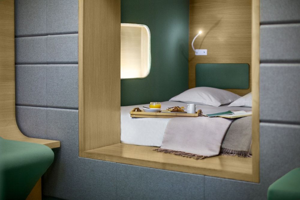 Hotel Odyssey Deluxe Double Room (galileO)