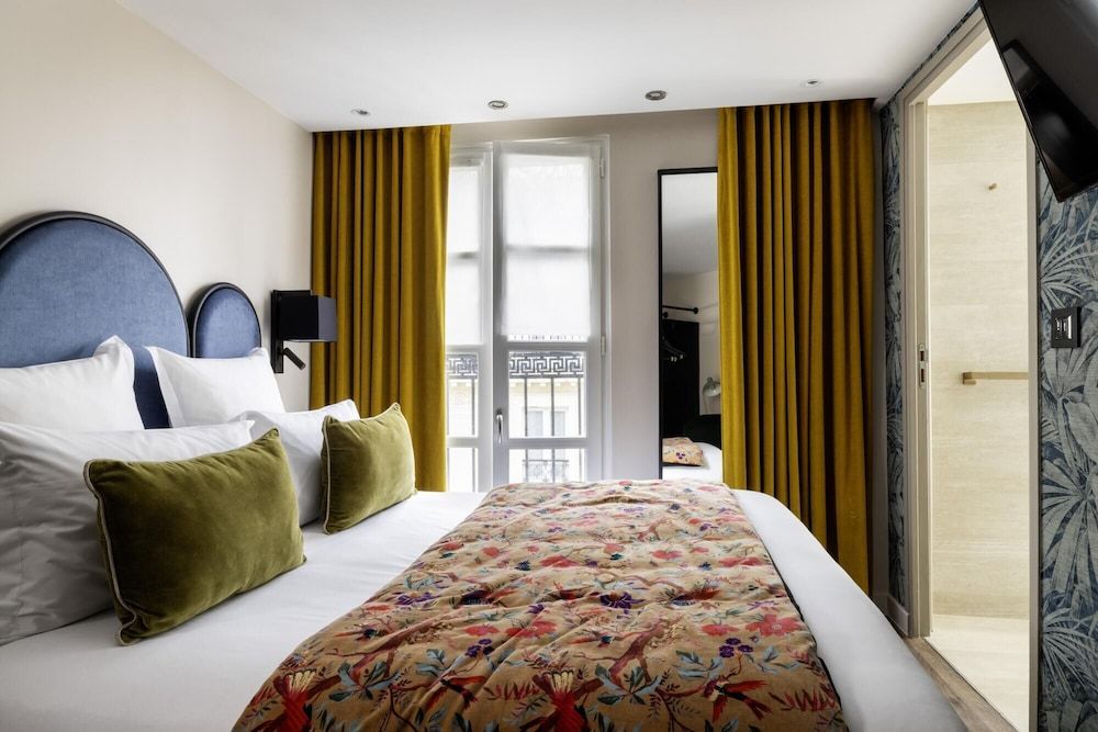 undefined Maxim Opéra