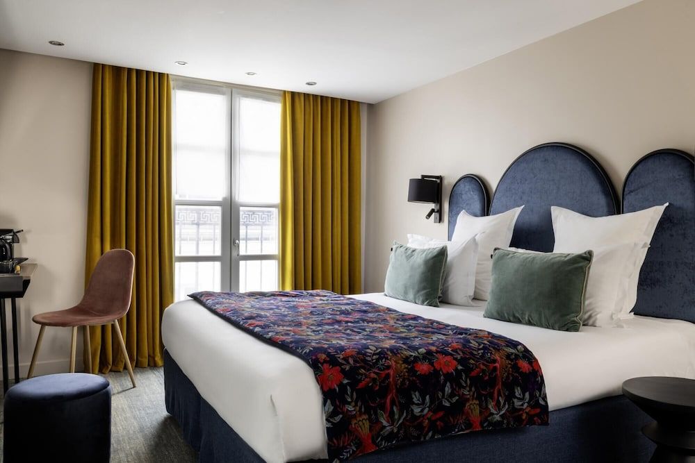 undefined Maxim Opéra 2