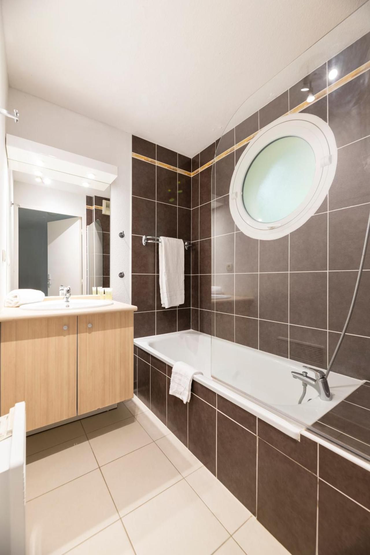 Apartment (6-8 Adults)