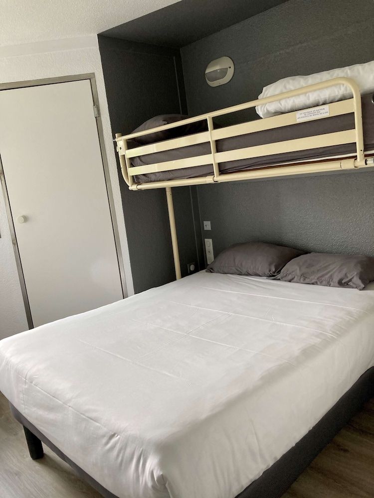 Standard Room, Multiple Beds (1 Double and 1 Single bed)