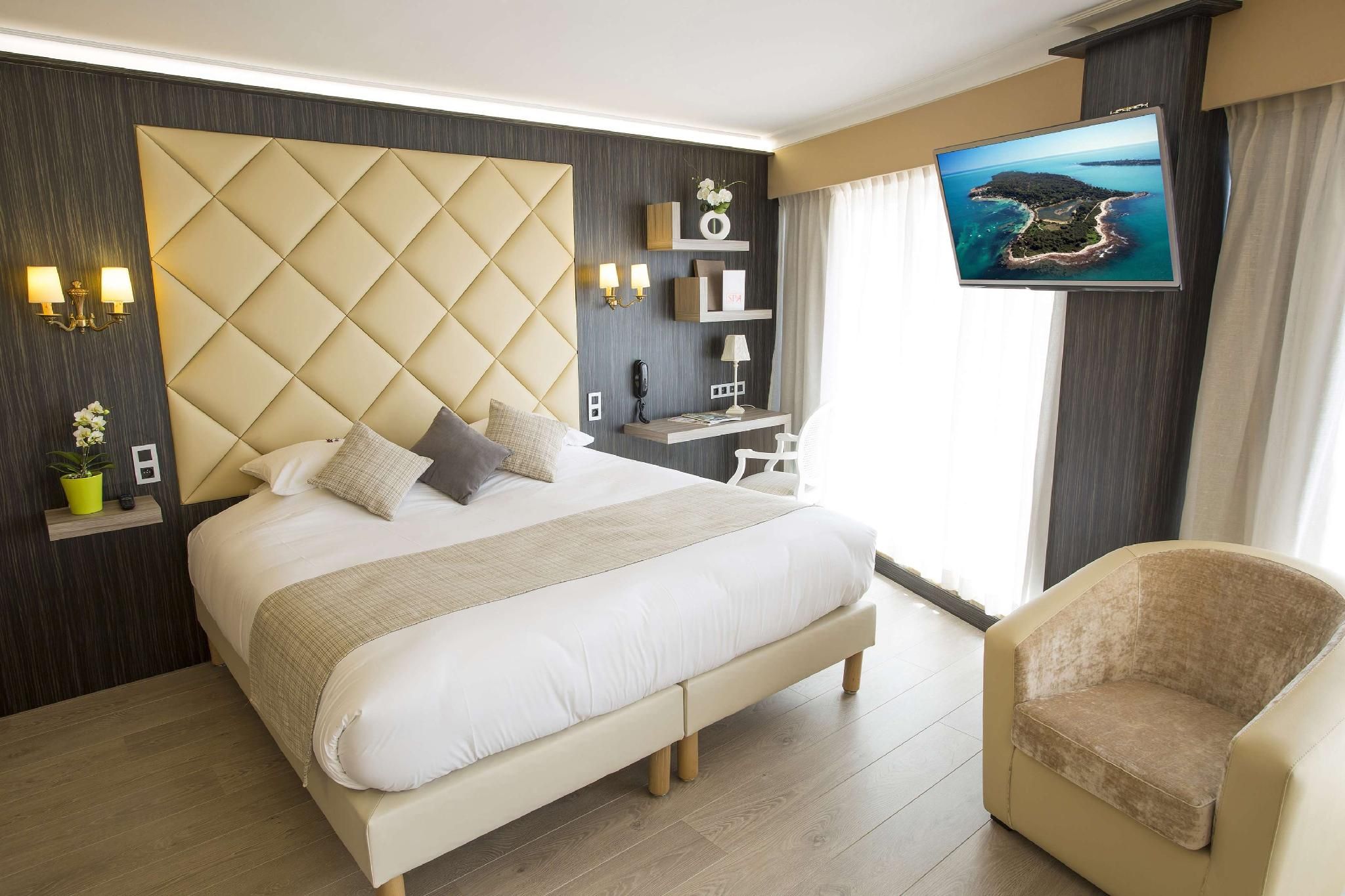 Suite - 1 King Bed, Nonsmoking