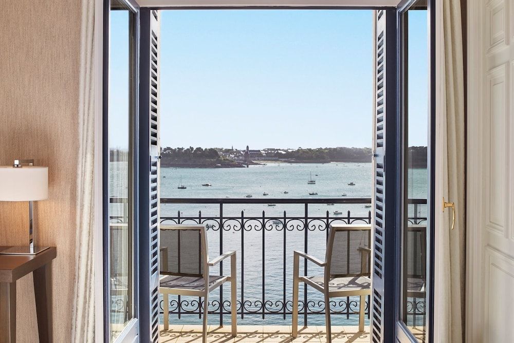 Hôtel Barrière Le Grand Hôtel Dinard Prestige Room, Sea View 2