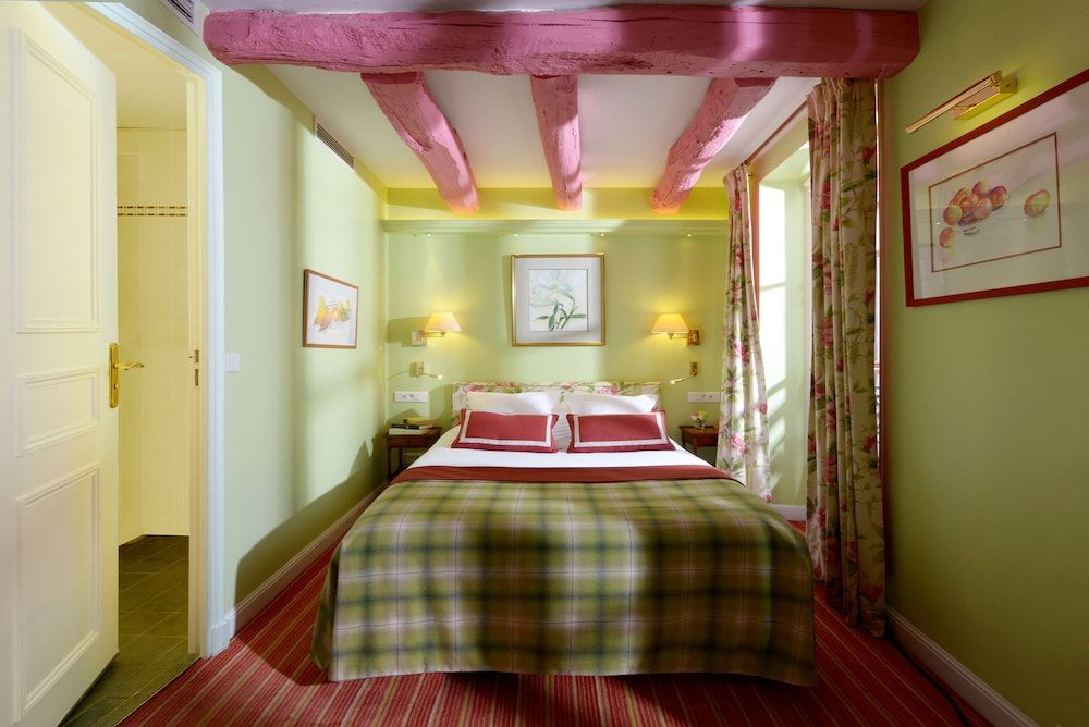 Le Relais Montmartre Classic Double Room 4