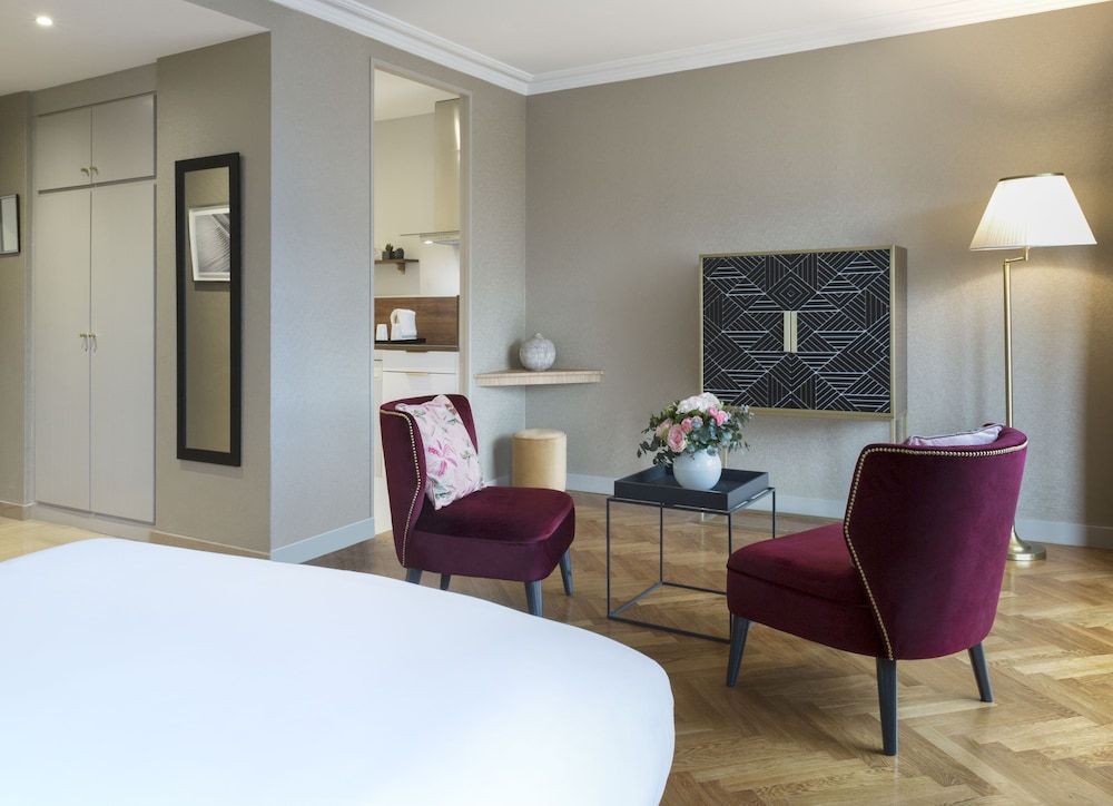 Warwick Reine Astrid - Lyon Deluxe Suite 7