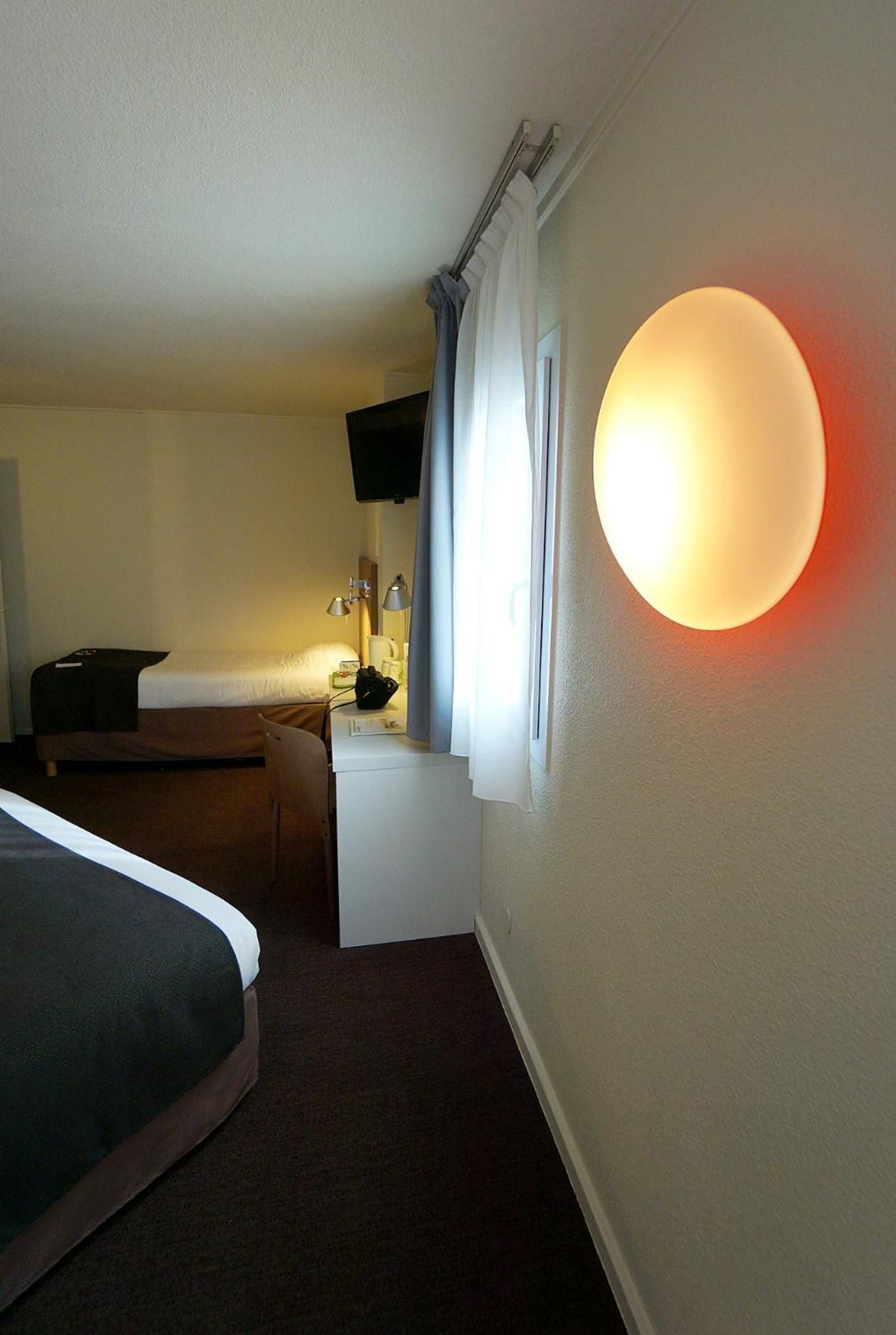 Standard Room with Four Single Beds
