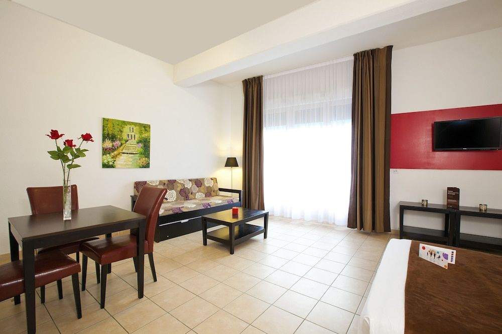 Cerise Carcassonne Sud Superior Studio