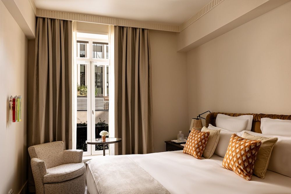 Chateau des Fleurs Hotel & Spa Paris Boudoir Room 2