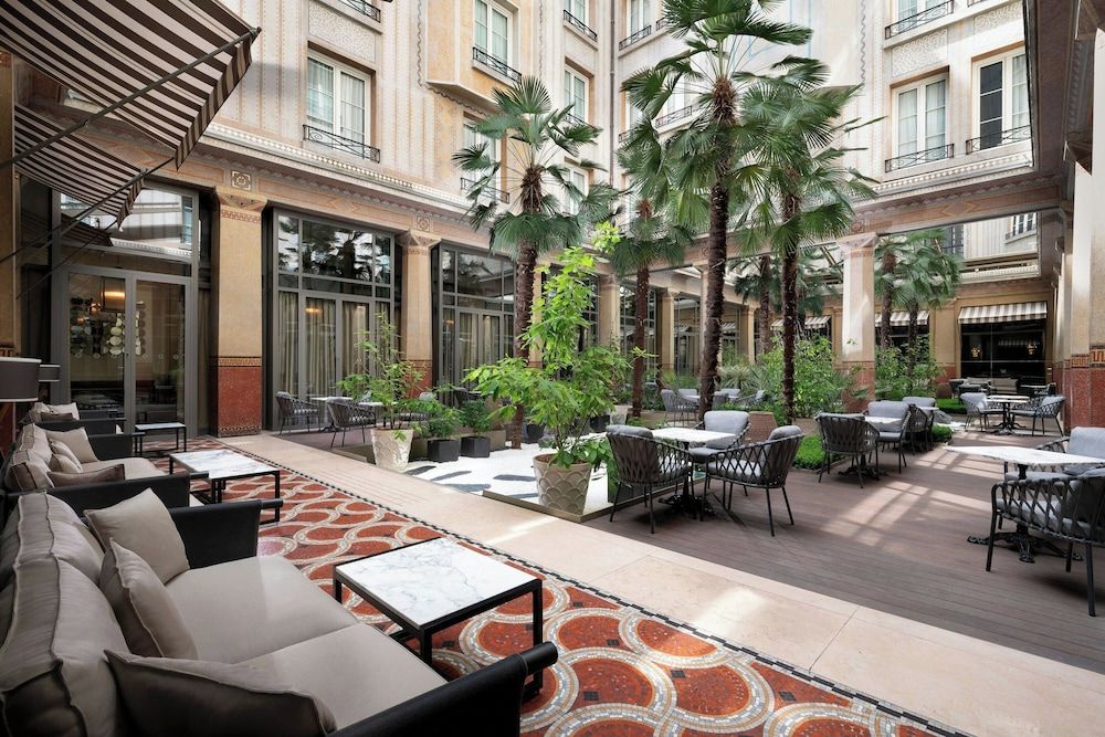 undefined Prince de Galles, a Luxury Collection Hotel, Paris 4