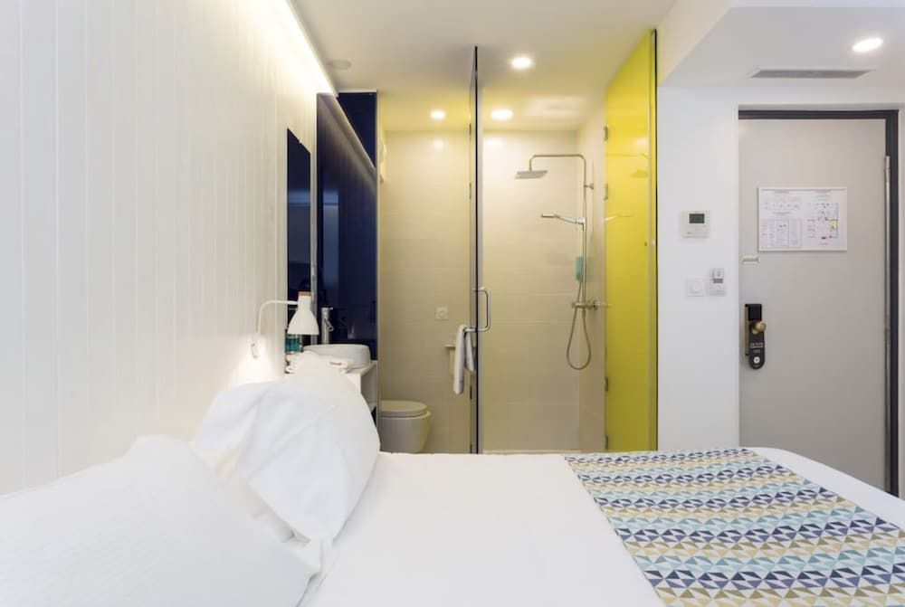 Atypik Hôtel Double Room (Private Spa access 45 min) 10