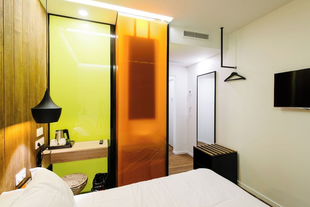 Atypik Hôtel Double Room (Private Spa access 45 min) 17