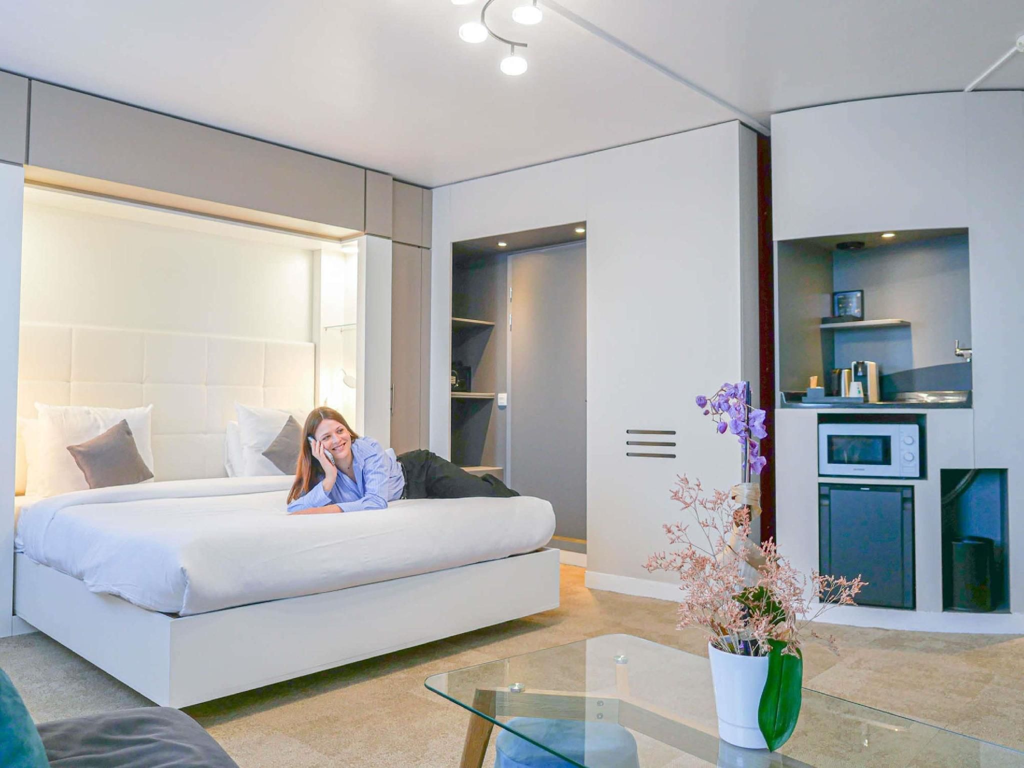 Novotel Suites Paris Montreuil Vincennes Superior Suite Double Bed 3