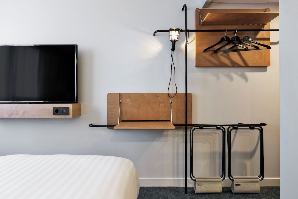 Moxy Paris Bastille France Room, 2 Twin Beds (Moxy Sleeper) 6