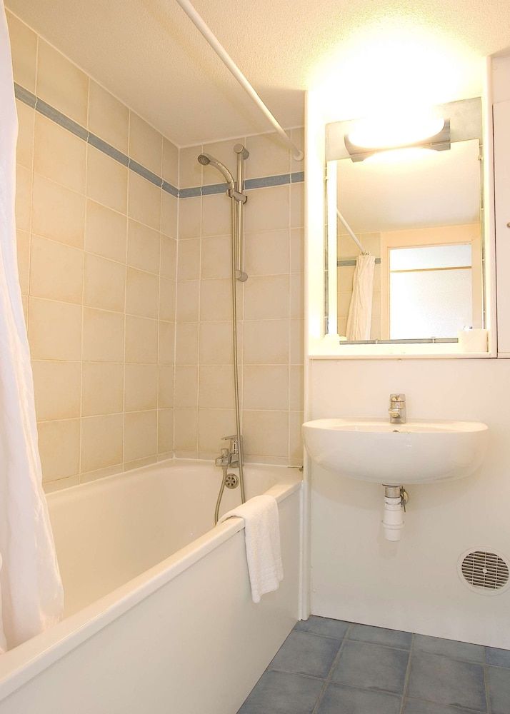 Kyriad Blois Sud-Vineuil Standard Room, 1 Double Bed 6