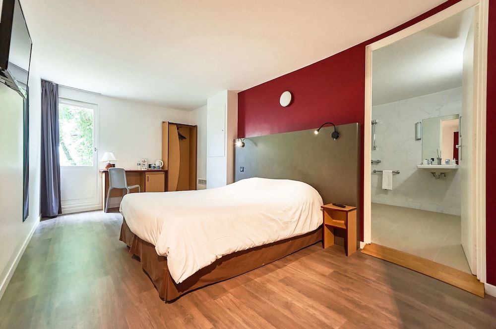 Kyriad Blois Sud-Vineuil Standard Room, Multiple Beds 2
