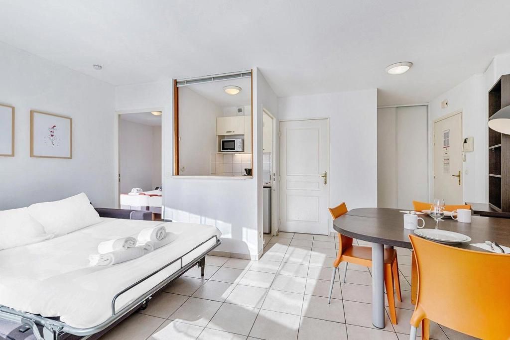 1 Bedroom Apartment