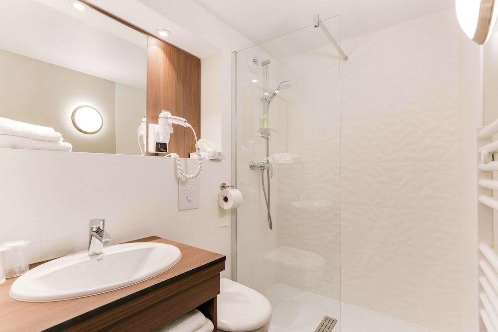 Brit Hotel Caen Nord - Mémorial Twin Room 9