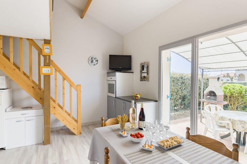 Holiday Home for 4 or Apartment