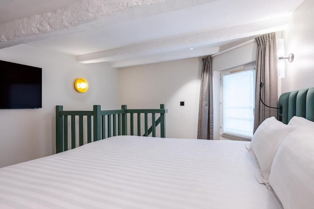 undefined Hotel Elysée Secret 3