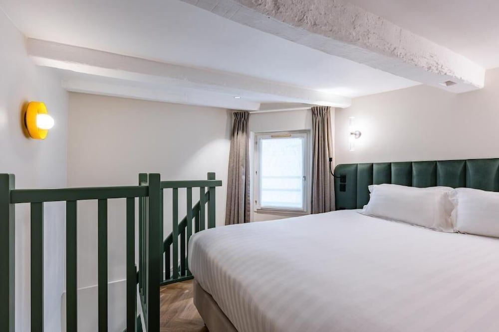 undefined Hotel Elysée Secret 4