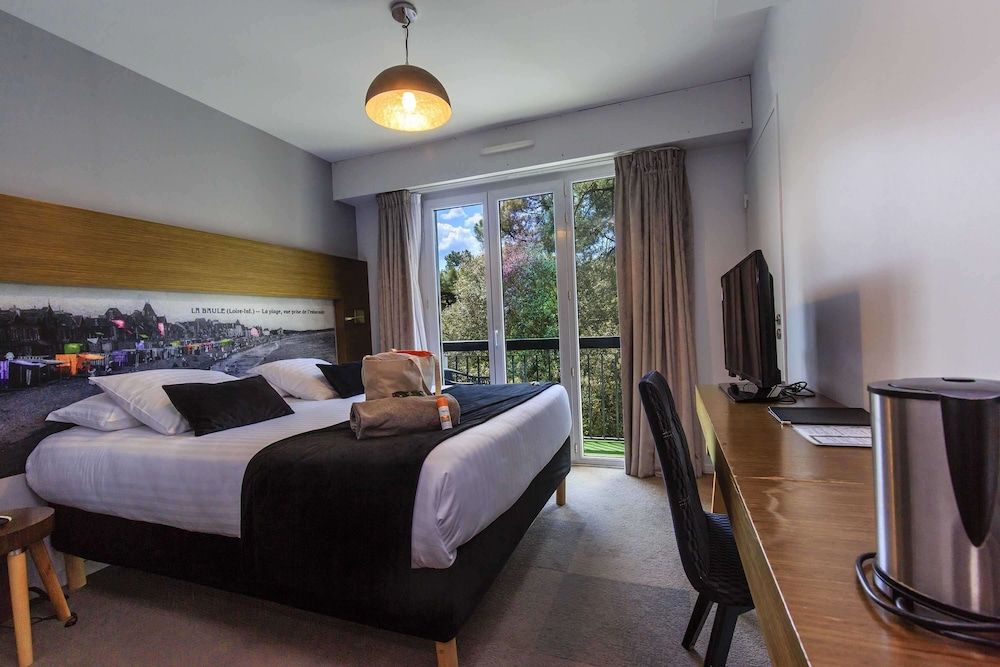Classic Room, 1 Queen Bed, Non Smoking, Balcony