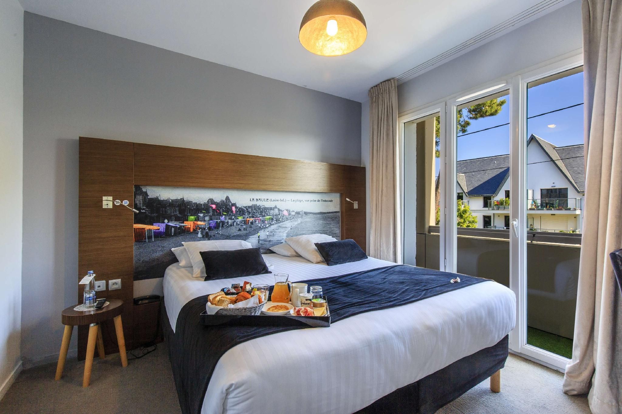 1 Queen Bed, Nonsmoking, Classic Room, Balcony