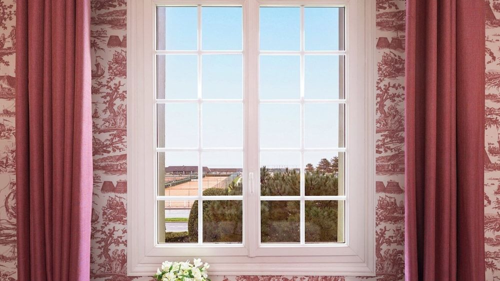 Hôtel Barrière Le Normandy Deauville Sea Deluxe Room 2