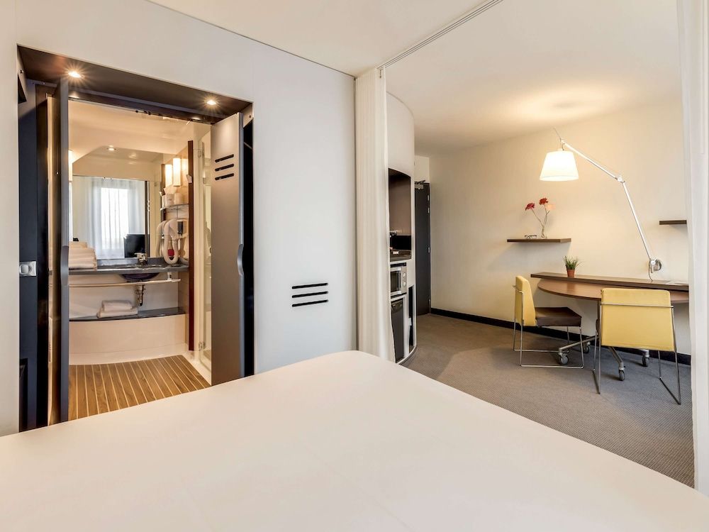 Novotel Suites Paris CDG Airport Villepinte Superior Suite, Multiple Beds (3 personnes) 2
