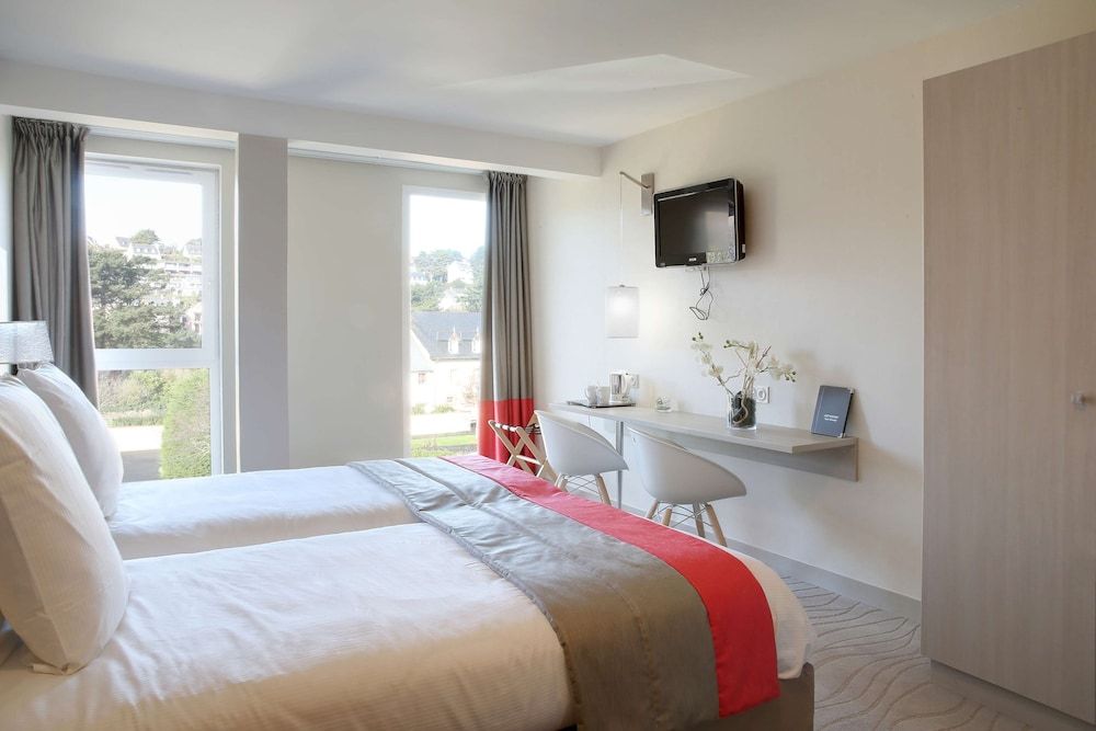 Comfort Room, 1 Queen Bed (Larger Room)