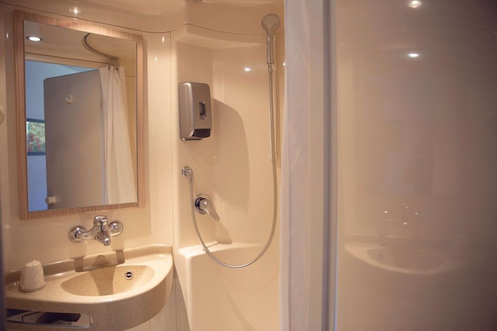 Première Classe Roissy - Aéroport Charles De Gaulle Standard Room, 2 Twin Beds 5