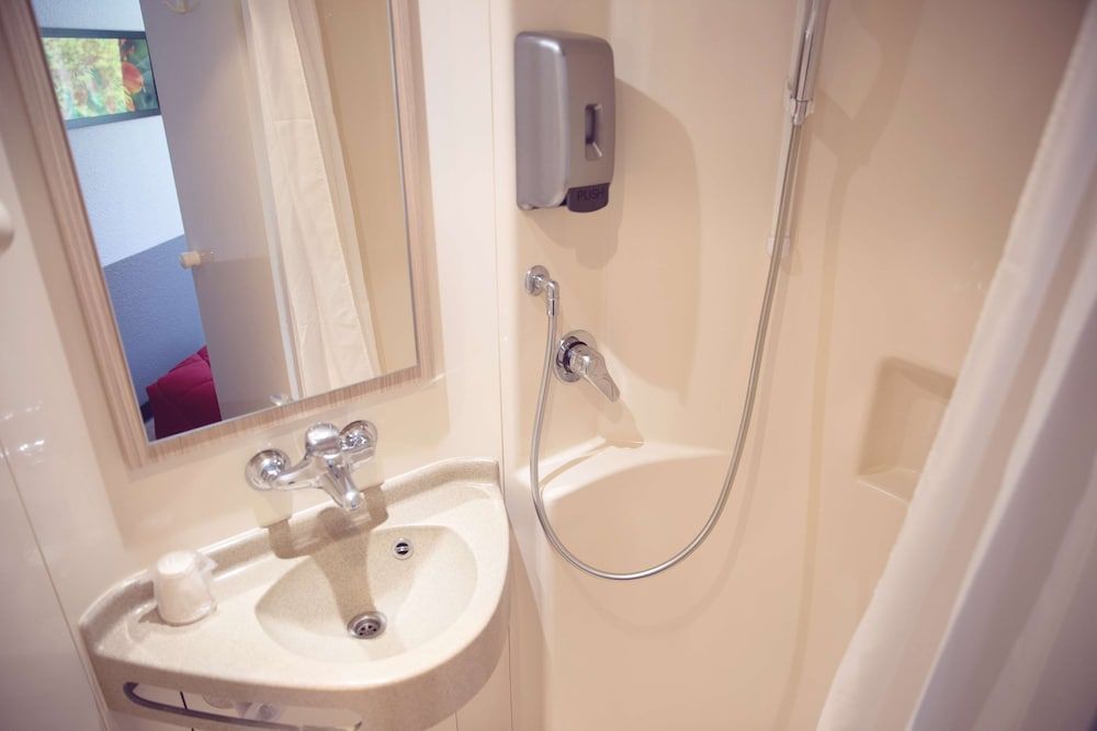 Première Classe Roissy - Aéroport Charles De Gaulle Standard Room, 2 Twin Beds 4