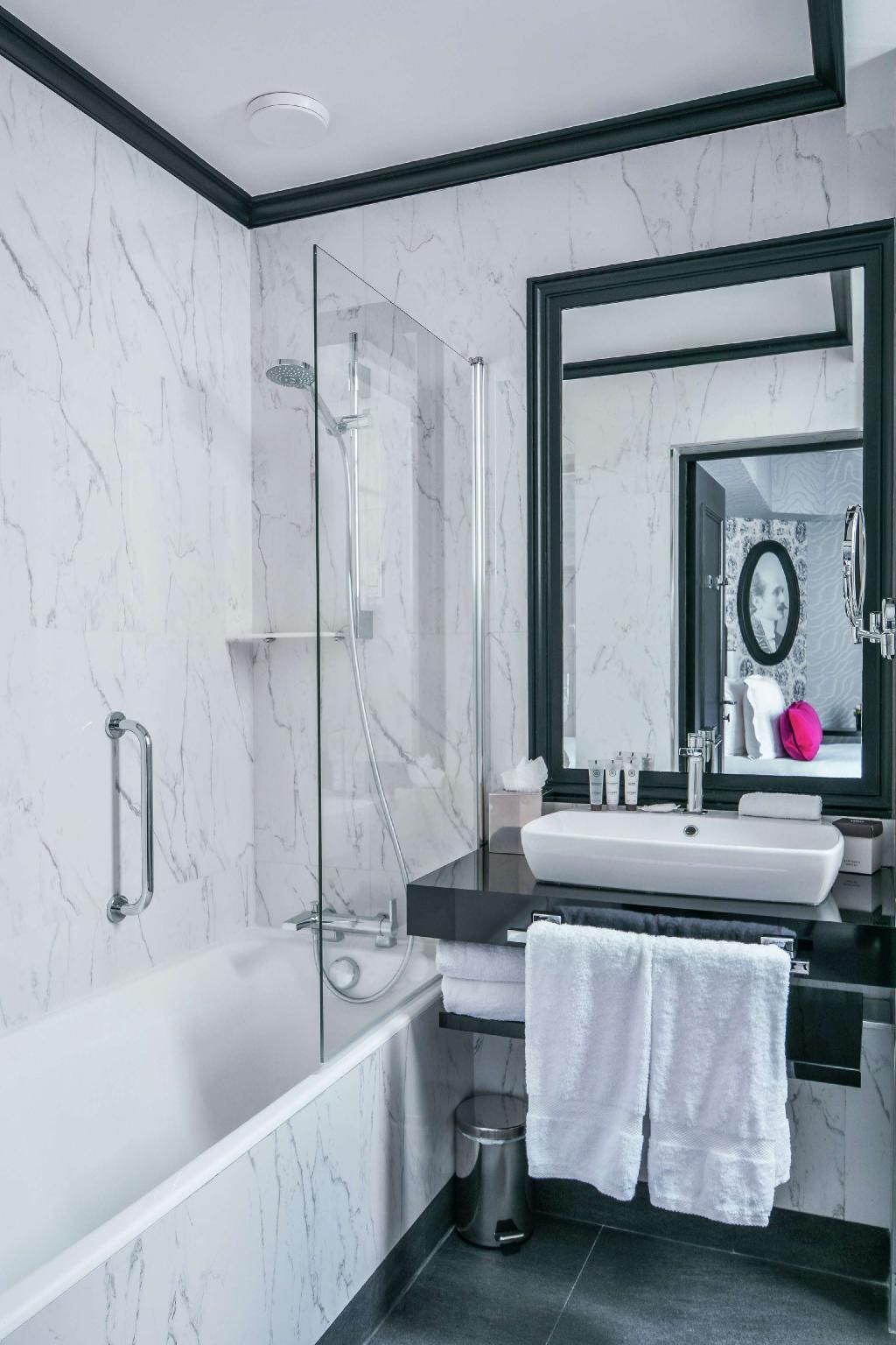 Maison Astor Paris, Curio Collection by Hilton Classic Room 3