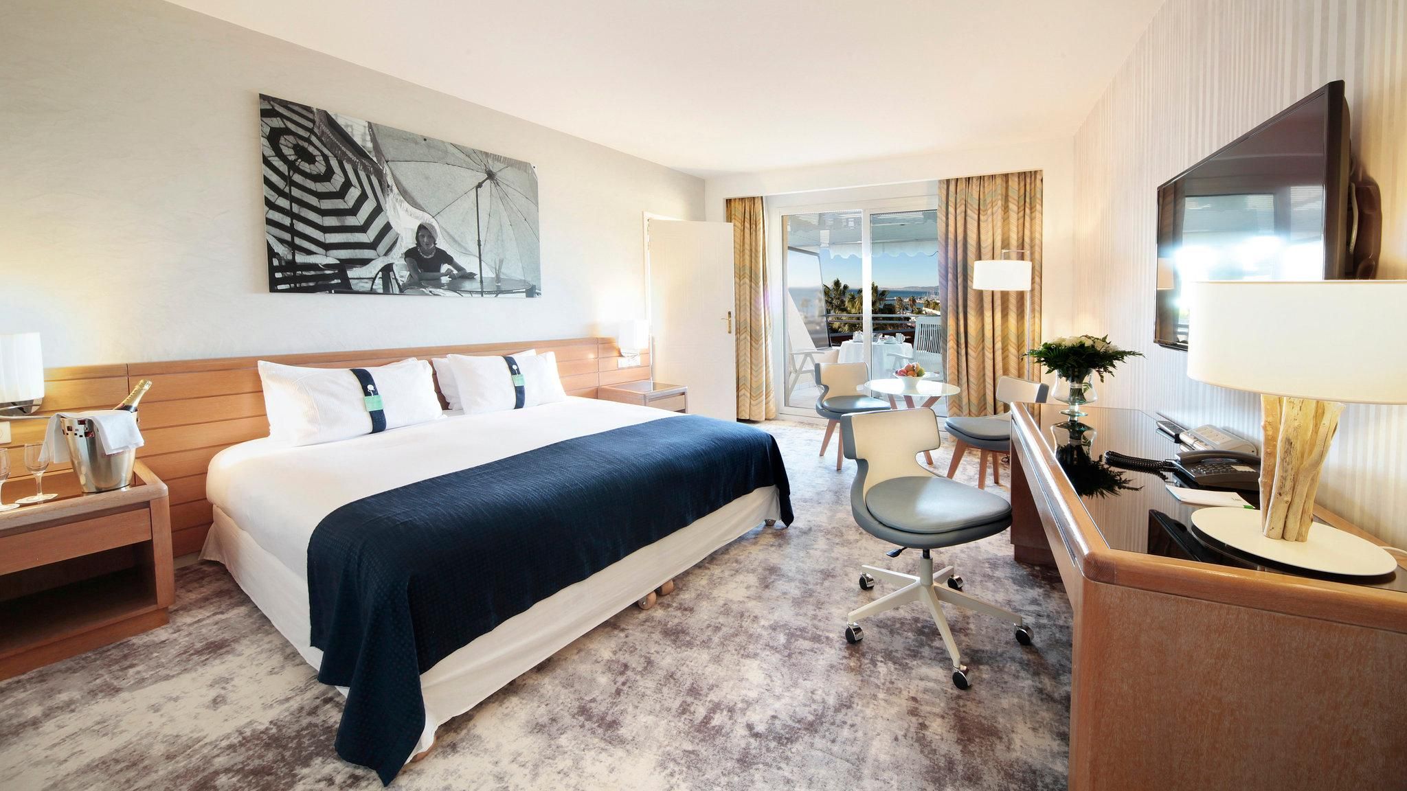 1 King Suite Balcony Sofa Bed Sea View