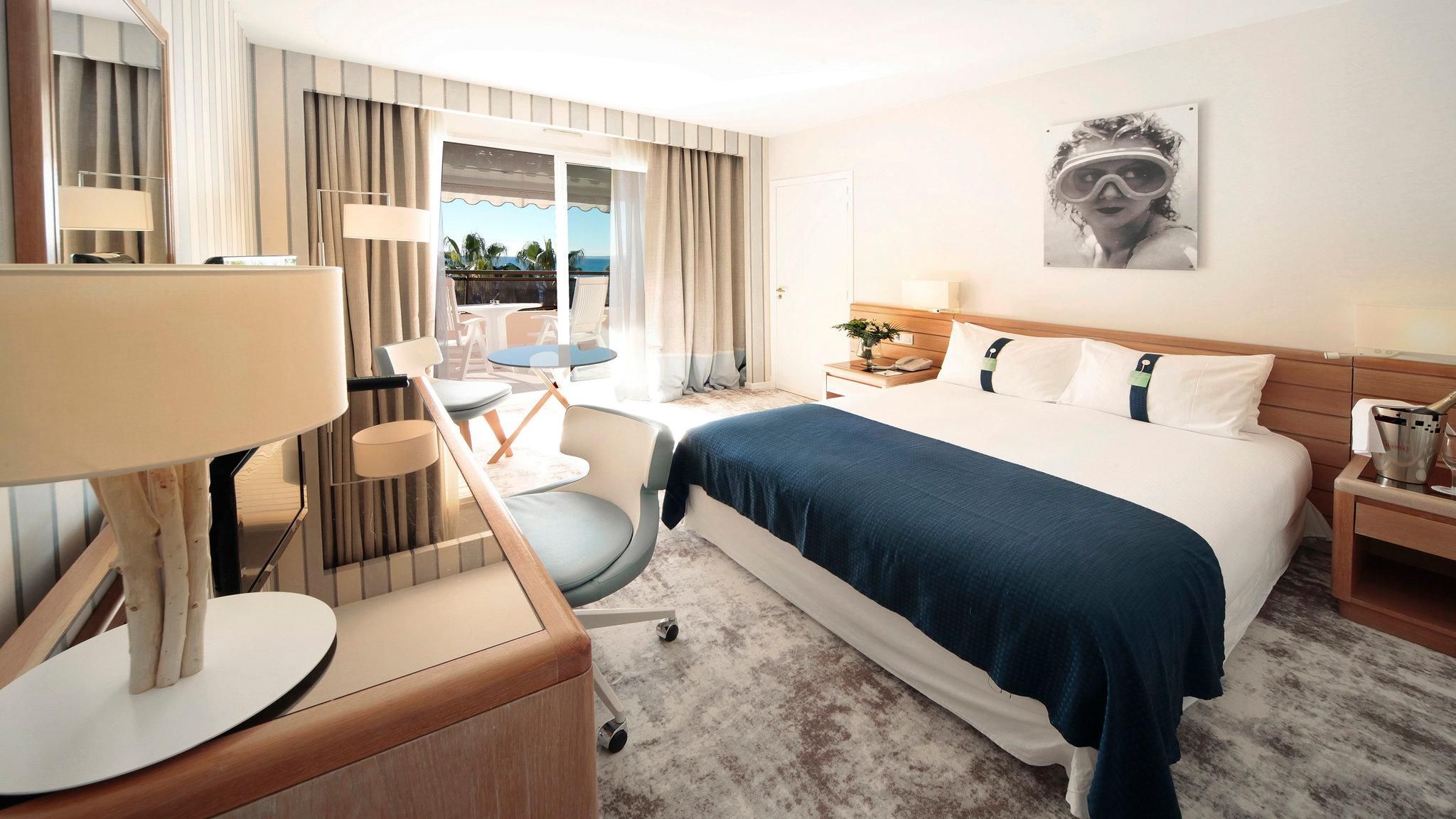 1 King Suite Balcony Sofa Bed Sea View