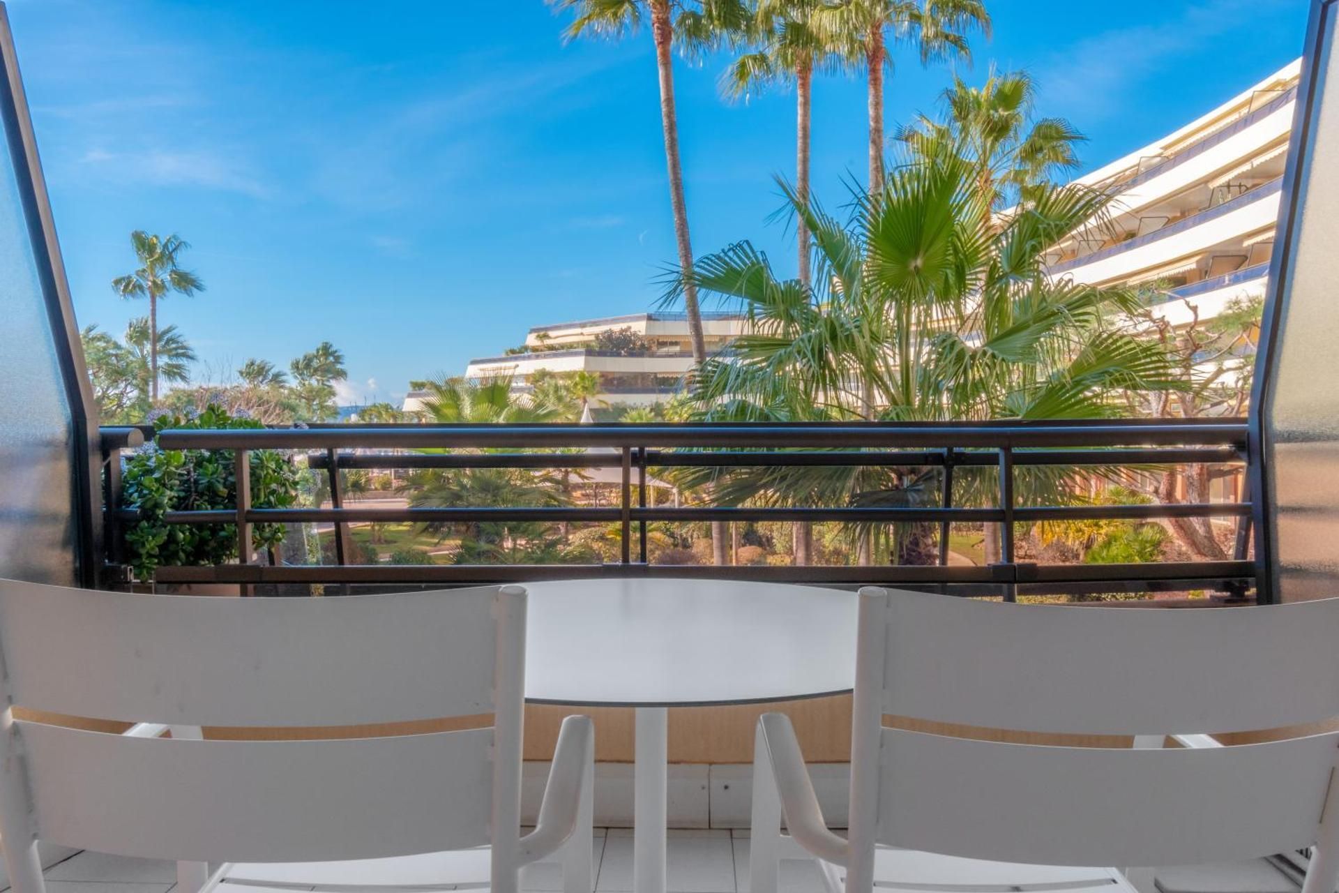 1 Double Premium Balcony Garden View