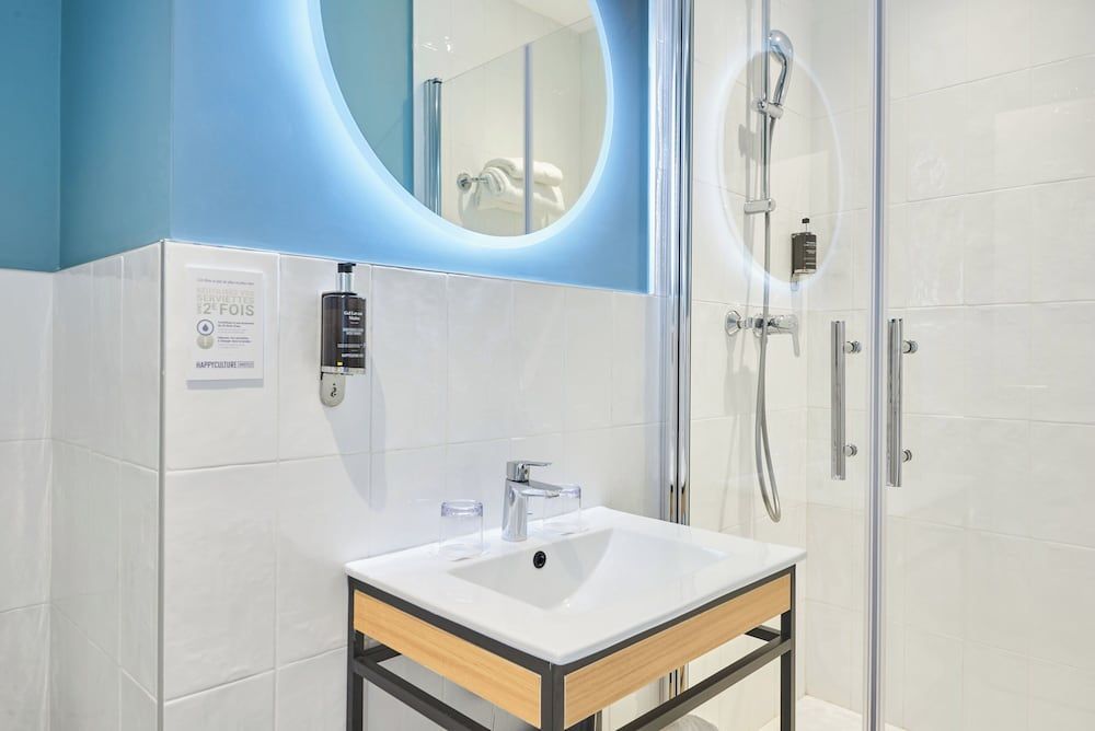 Hotel Bordeaux Clemenceau by HappyCulture Double Room 4