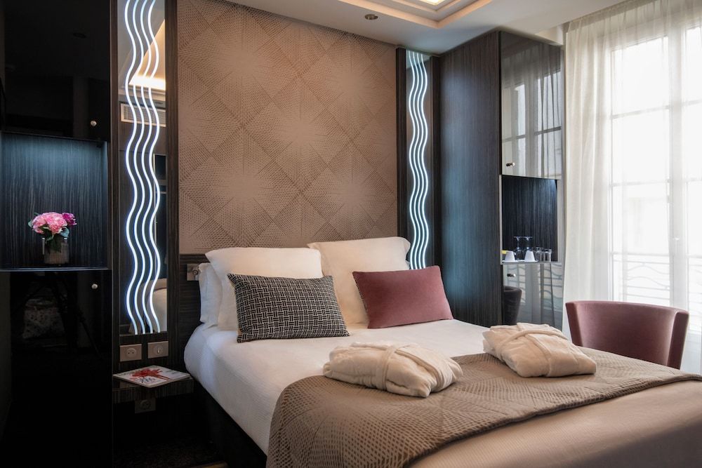 BW Premier Collection Mondial Superior Double Room, City View 4