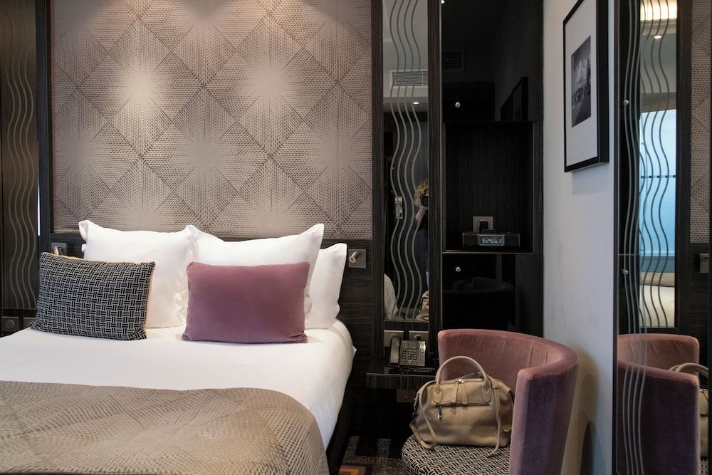 BW Premier Collection Mondial Superior Double Room, City View 6