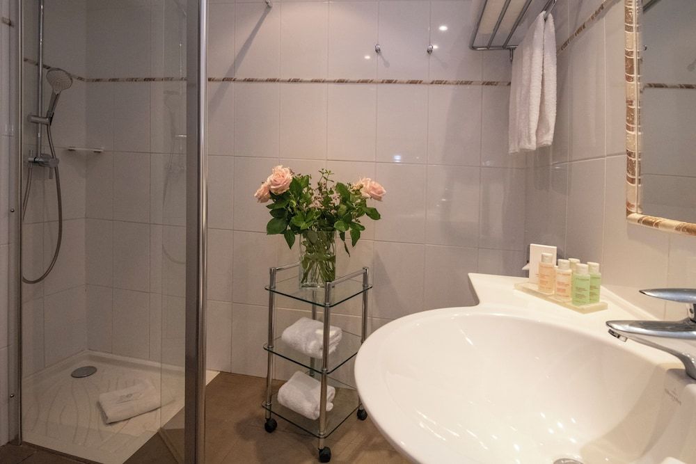 BW Premier Collection Mondial Superior Double Room, City View 10