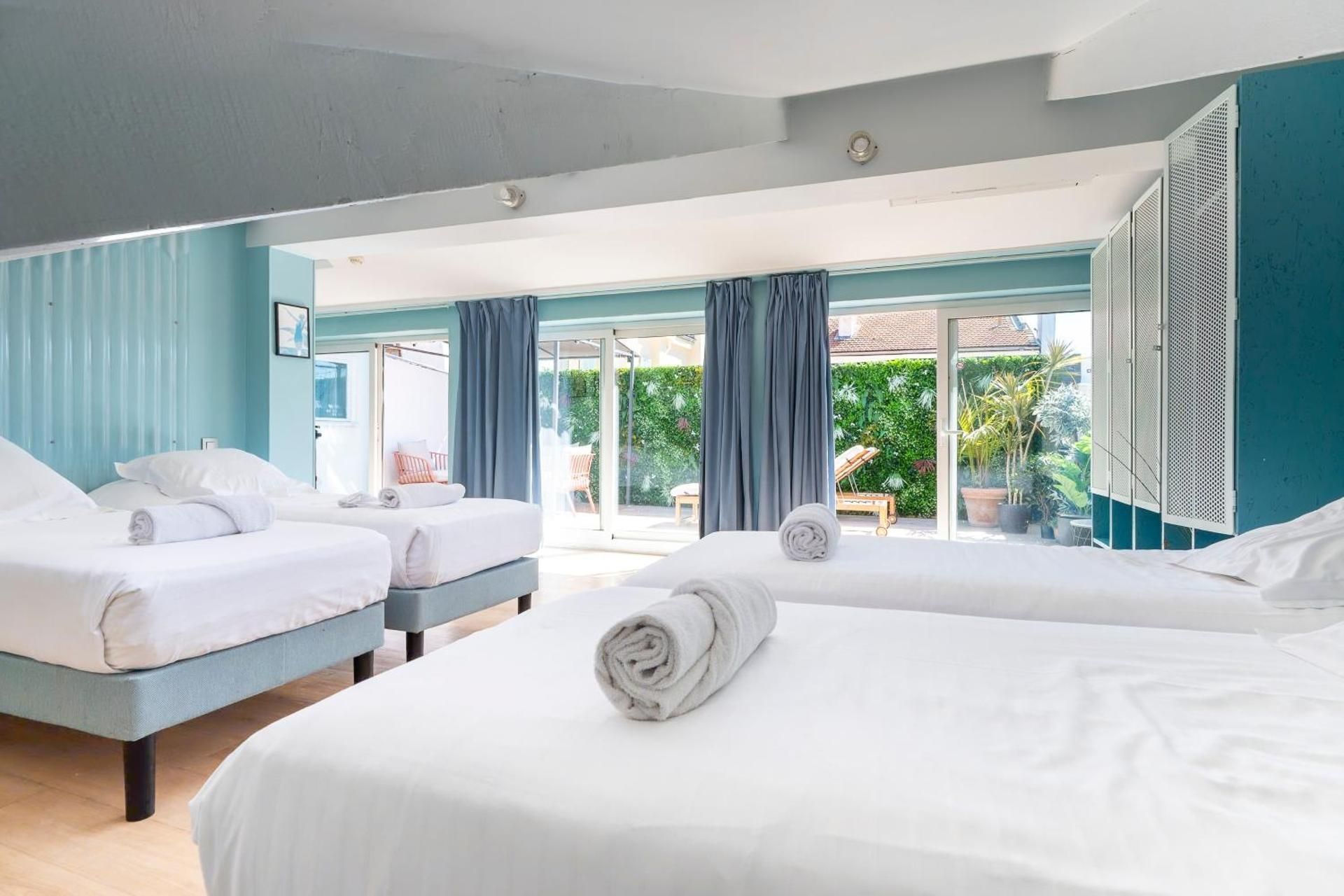 Private Dormitory 4 People with Terrace