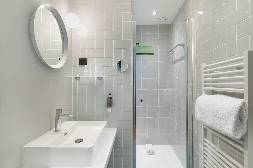 Hôtel Diana Restaurant & Spa by Happyculture Family Room 8