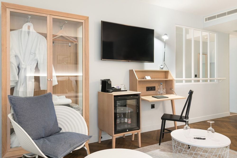 Hôtel Diana Restaurant & Spa by Happyculture Family Room 9