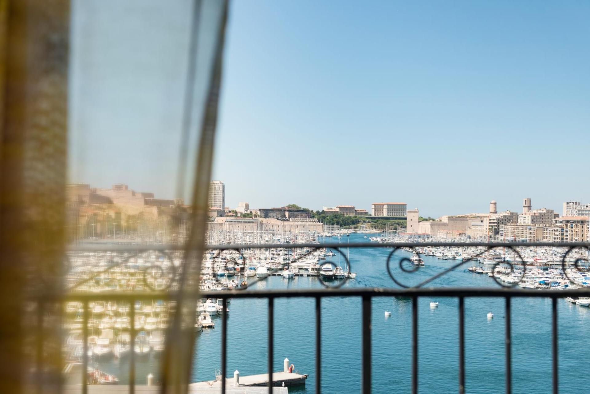 DUPLEX SUITE, 1 Queen Size Bed and 2 Single size Beds, balcony and view of the Old Port