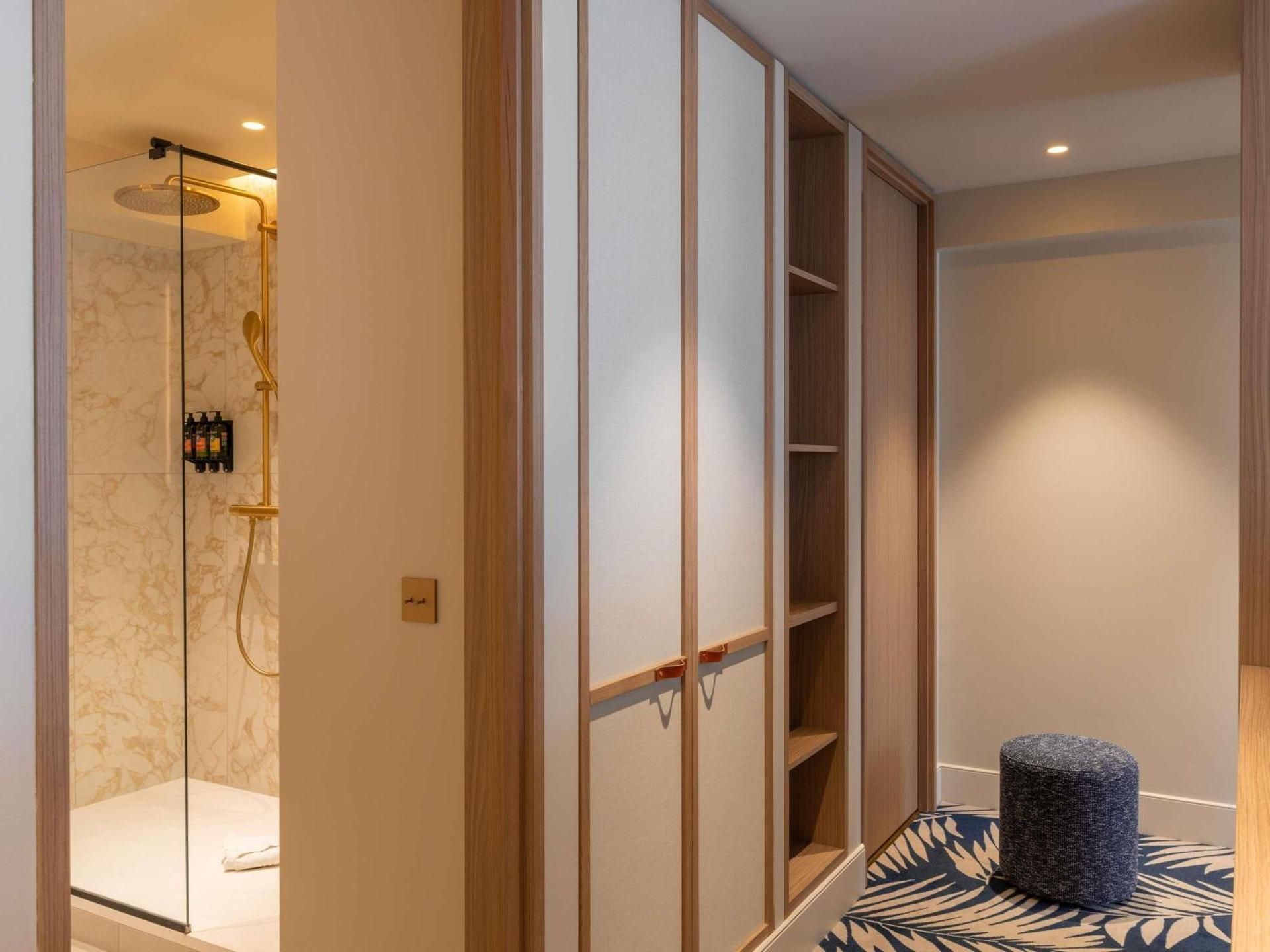 Junior Queen Suite and Sofa Bed and Street View