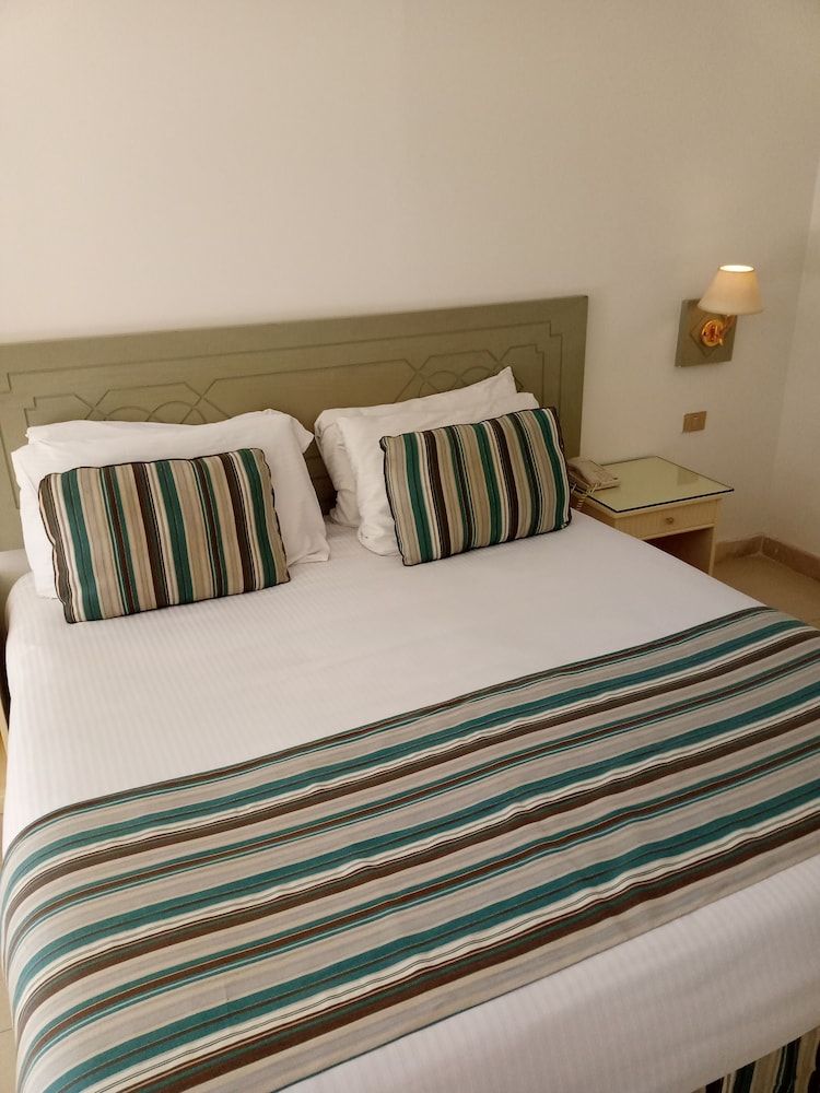 Cairo Pyramids Hotel Classic Room – Garden View 8