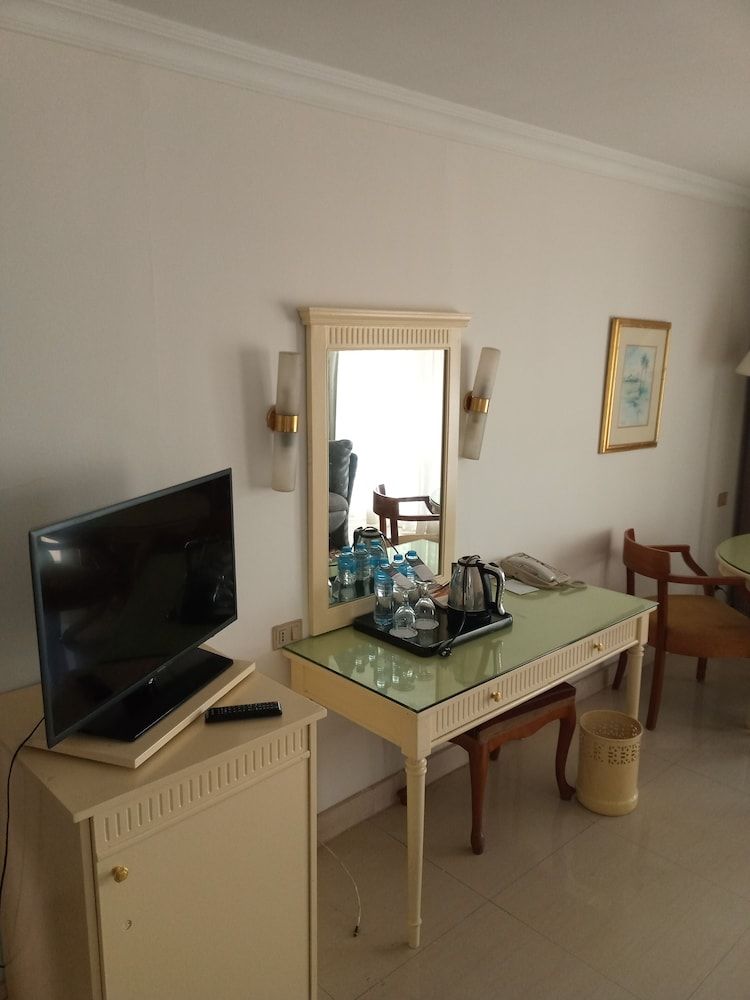 Cairo Pyramids Hotel Classic Room – Garden View 17