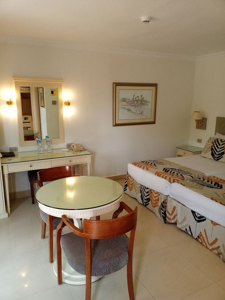 Cairo Pyramids Hotel Classic Room – Garden View 10