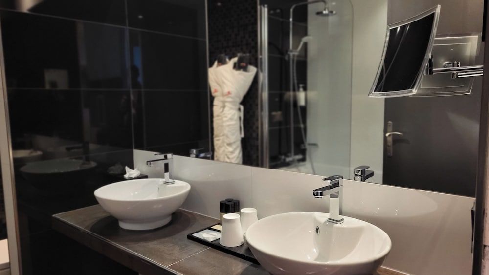 undefined L'Empire Paris 9