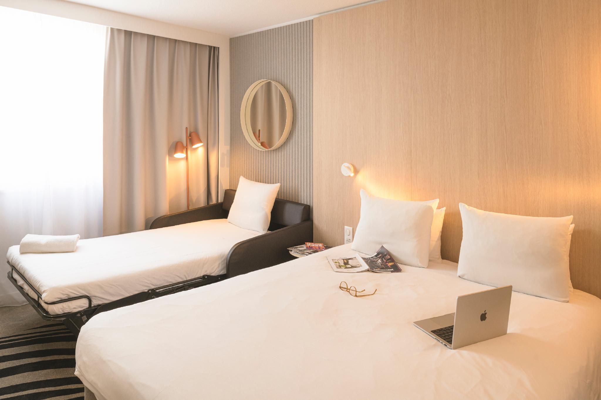 Superior Room - queen-size bed and 1 single sofa bed