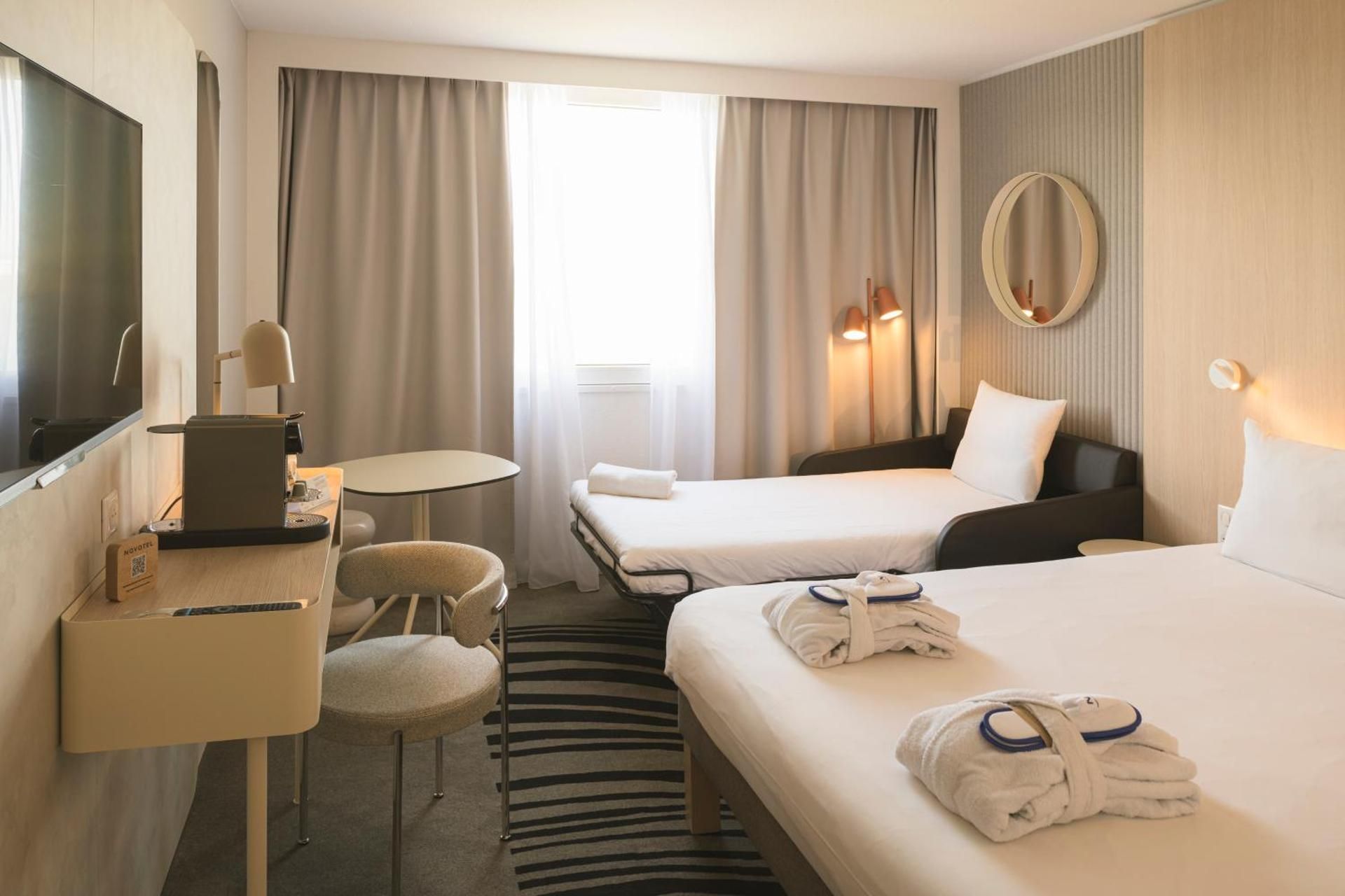 Executive Queen Room - Lake Side